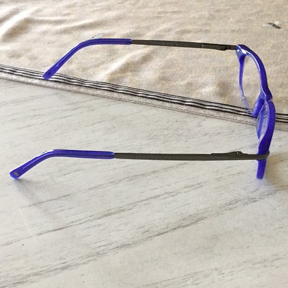 Very gently used Blue Colors in Optics 2.50 readers - Picture 4 of 4